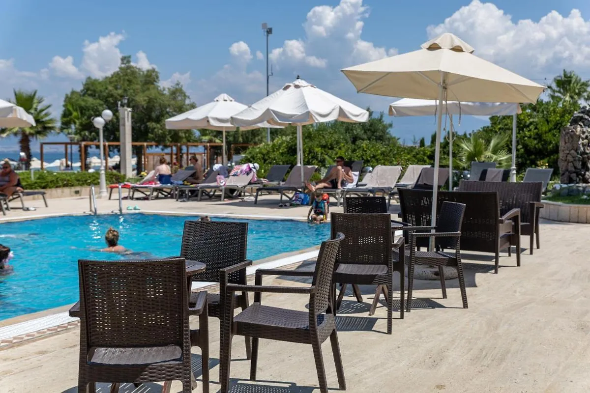 *****  אגיה טריאדה Santa Beach Hotel יוון